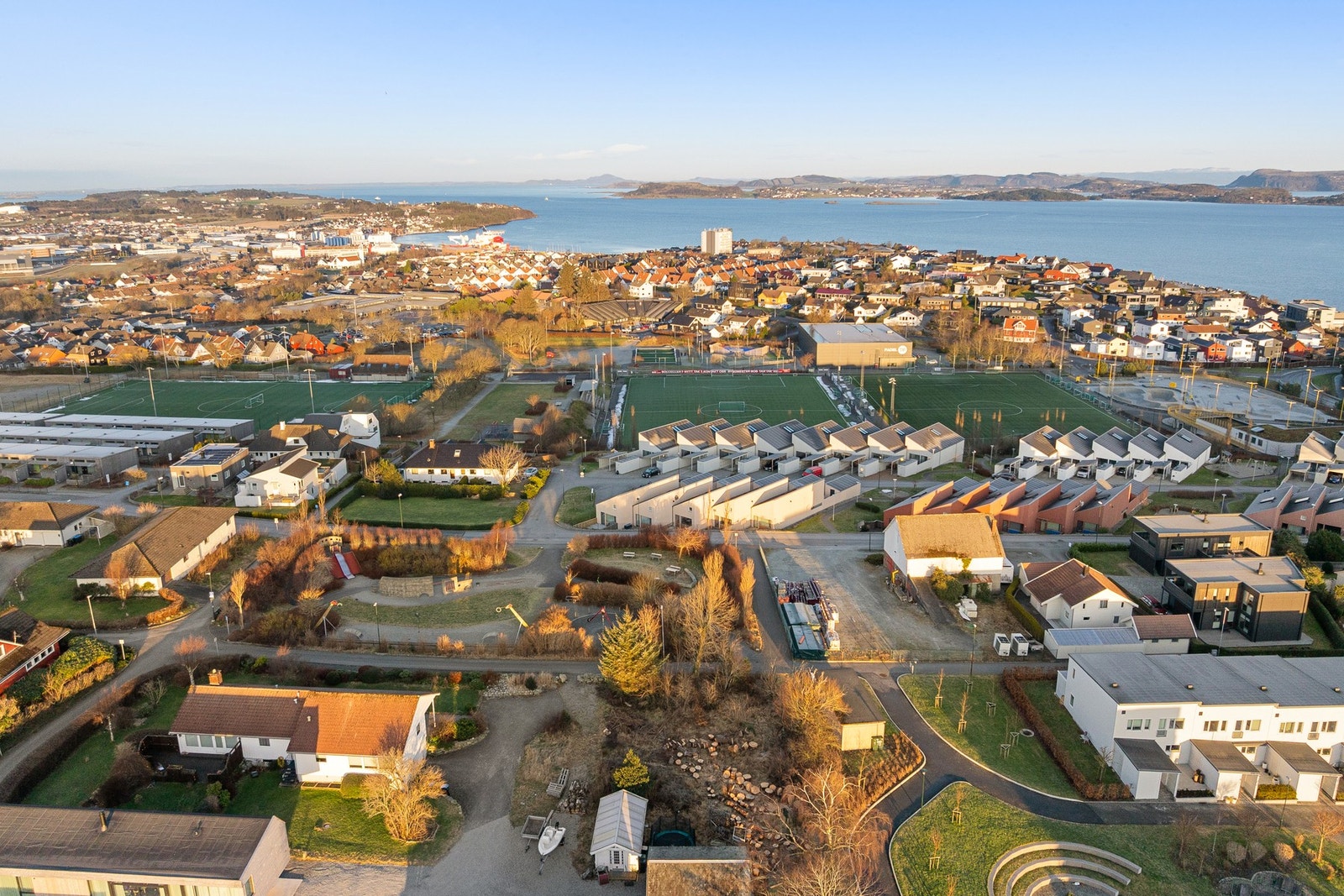 Det tillates maksimalt 1 boenhet og 1 hybel i hver bolig. Galleribilde