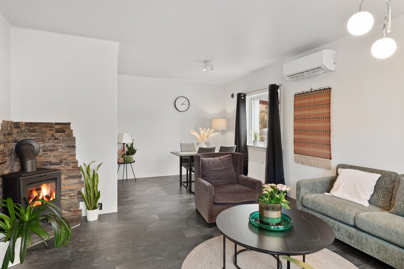 Gode møbleringsmuligheter i stuen. Galleribilde