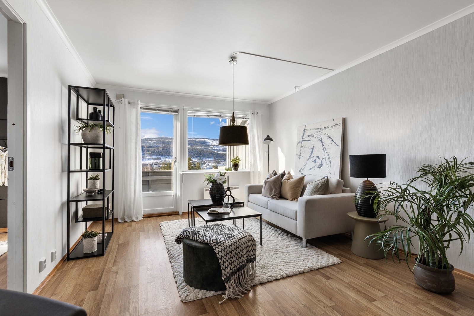 Privatmegleren ved Magnus Landgraff har gleden av å presentere denne pene 2-roms selveierleiligheten beliggende i Kongsberg. Galleribilde