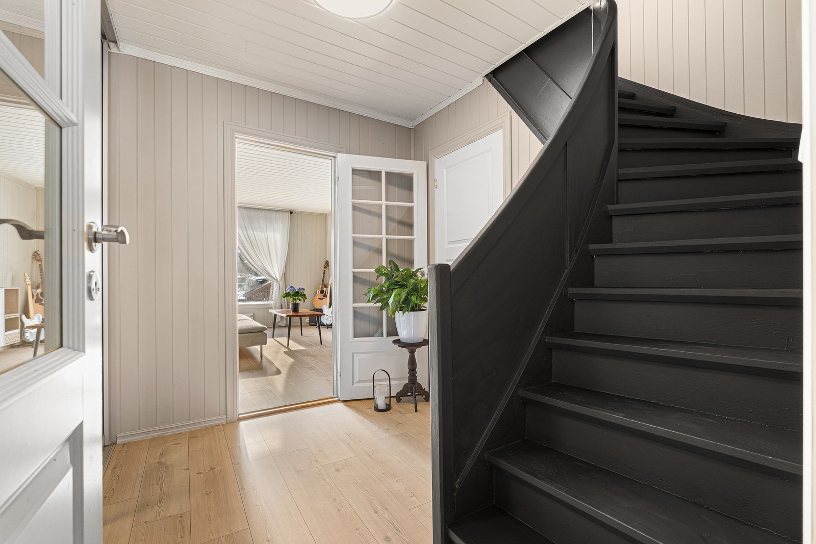 Videre i boligens 2. etasje finner vi tre gode soverom og bad. Galleribilde