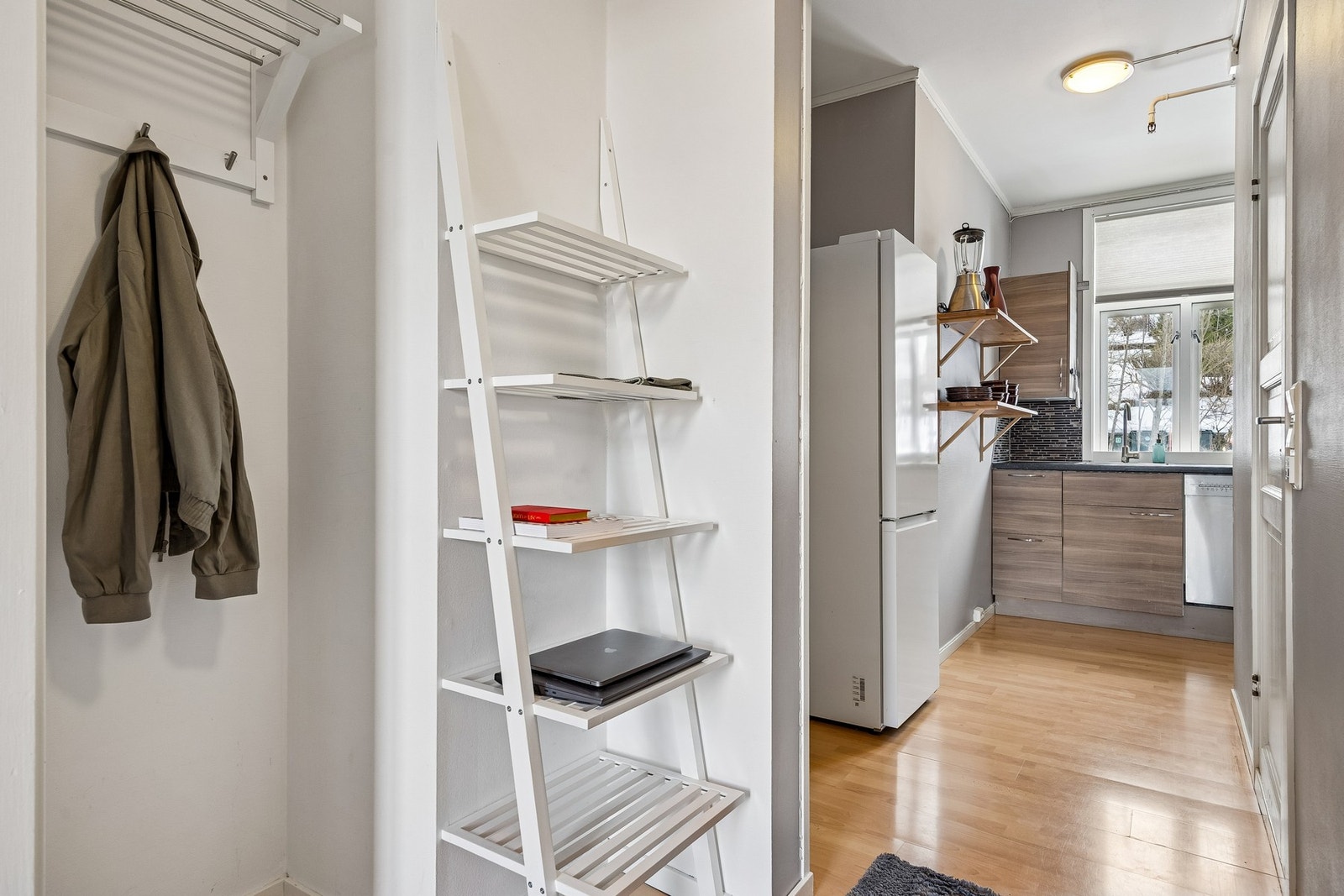 Det er også plass til oppbevaring av yttertøy og sko. Galleribilde