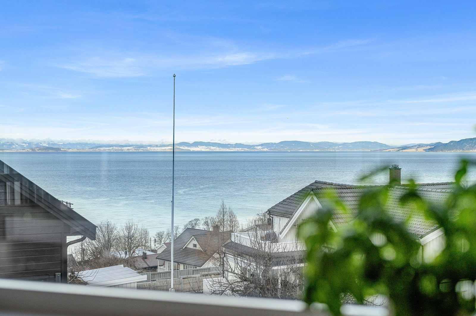 Fantastisk utsikt over Trondheimsfjorden - en kvalitet som virkelig setter rammen for boligens unike beliggenhet. Galleribilde
