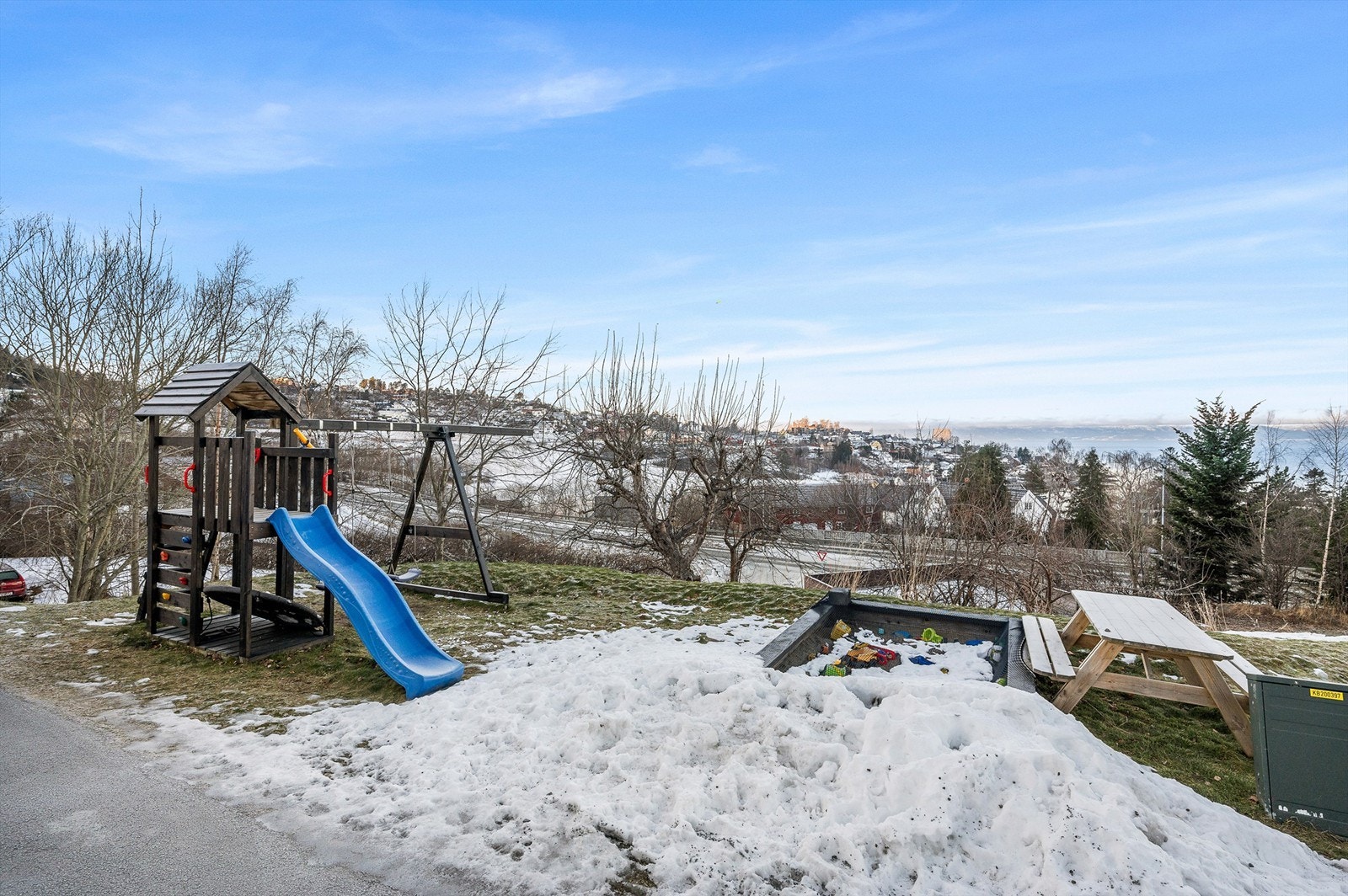 Området byr på fine felles lekeplasser og møteplasser som bidrar til et godt og inkluderende nabolag. Galleribilde