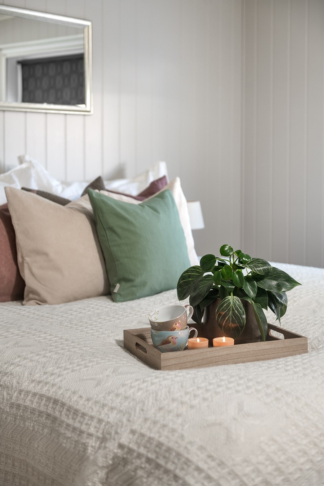 En romslig garderobe gir rikelig med oppbevaringsplass for klær. Galleribilde