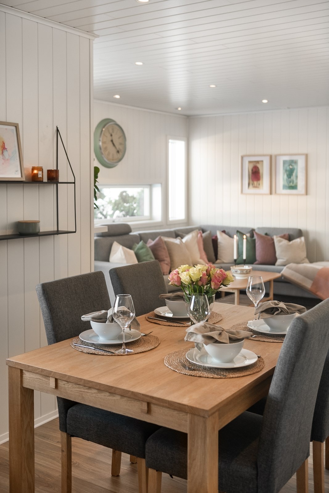 Her er det god plass til et større spisemøblement for hyggelige måltider. Galleribilde