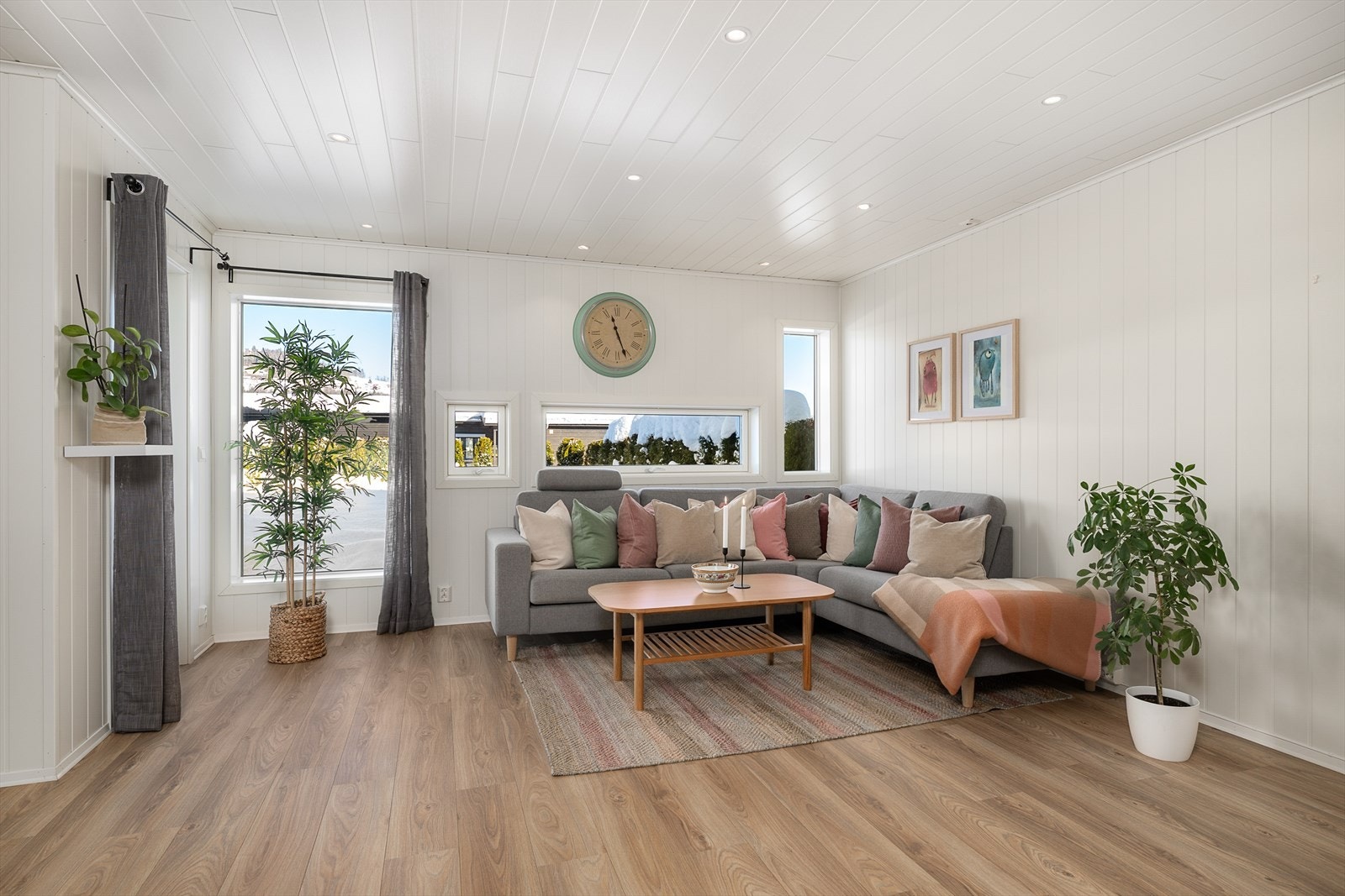 Fra stuen er det direkte utgang til en platting på 12 m². Galleribilde