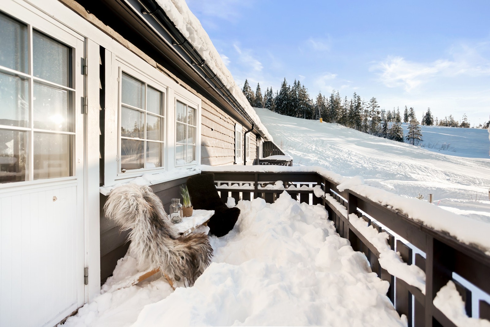 Stor terrasse med plass til ønsket møblement! Galleribilde