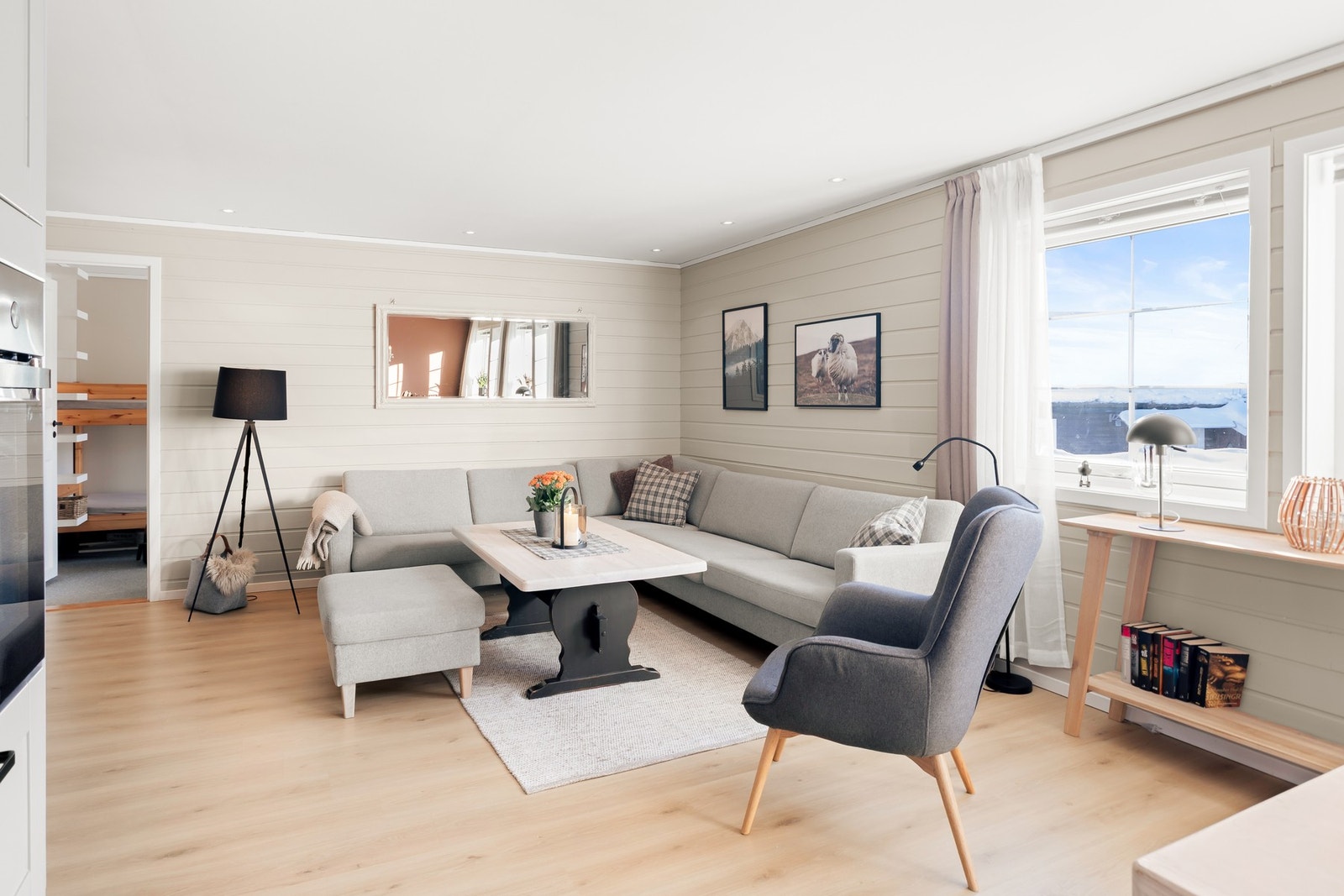 Dette gir deg fleksibilitet til å tilpasse rommet etter egne behov og stilpreferanser. Galleribilde