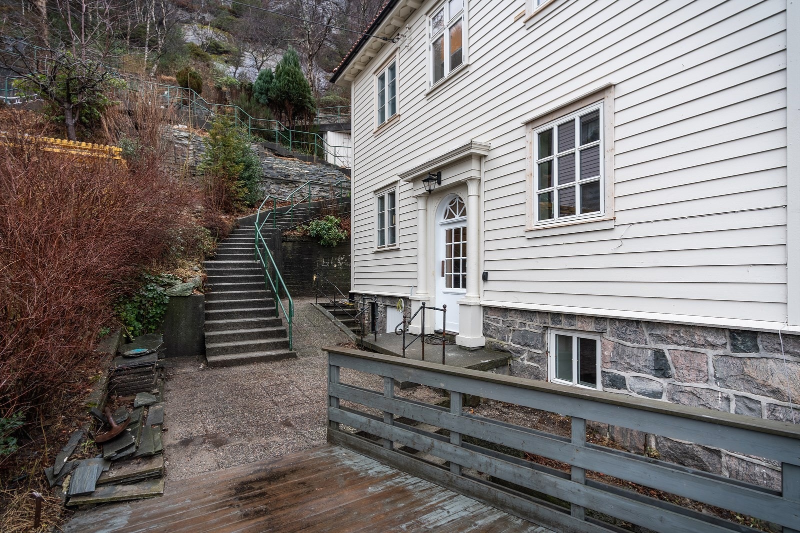 Byggets felles uteplass har godt med potensiale - her kan bare fantasien stoppe deg! Galleribilde