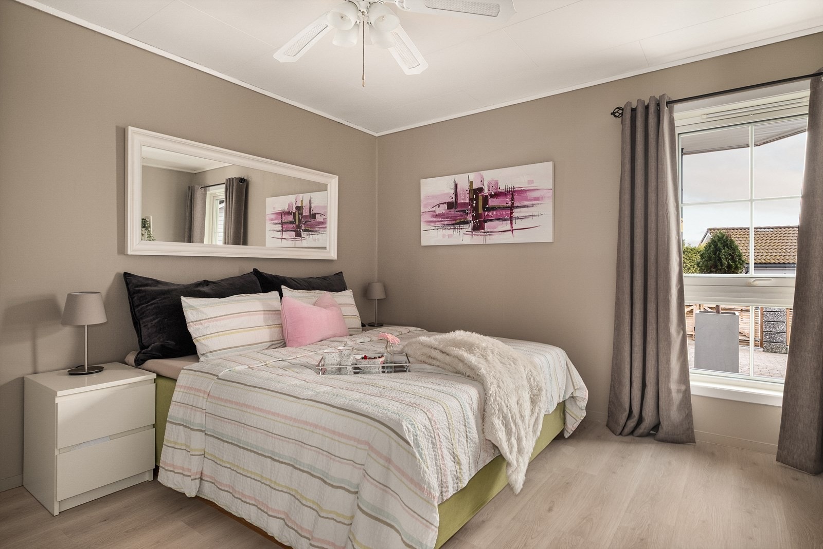 Hovedsoverom i 1.etasje. Galleribilde