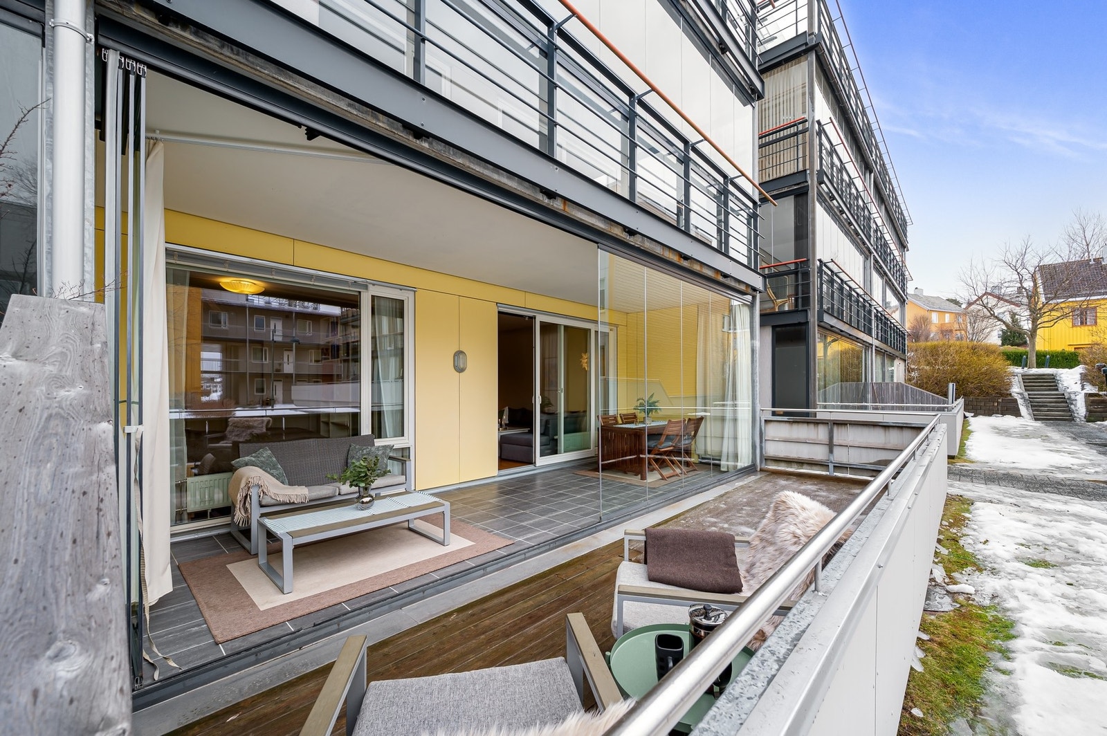 Ekstra stor uteplass med ekstra terrasse. Galleribilde