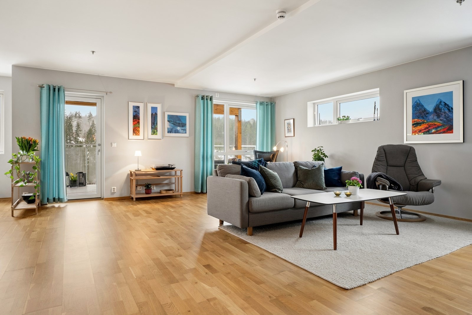 Stuen er av meget god størrelse Galleribilde