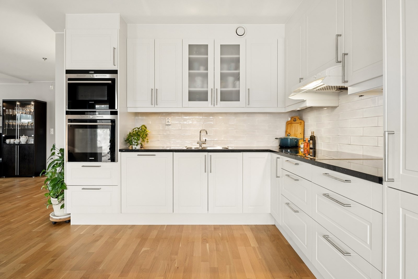 Det er godt med skap- og benkeplass Galleribilde