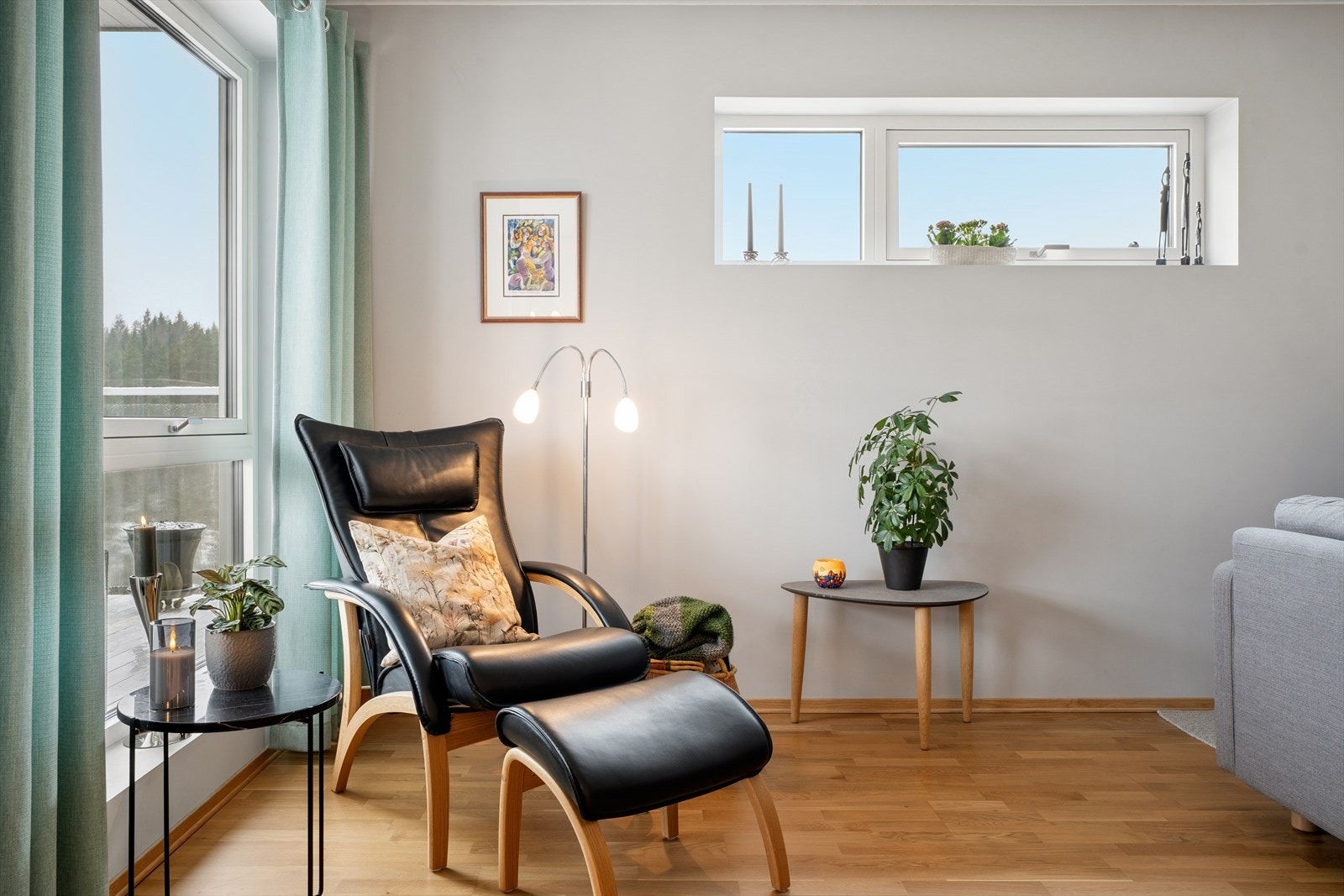 Rommet er såpass generøst at det også er plass til en lounge-gruppe Galleribilde