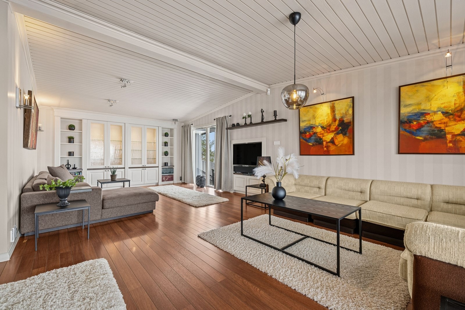 Stuen er enkel å møblere i ønskede soner. Galleribilde