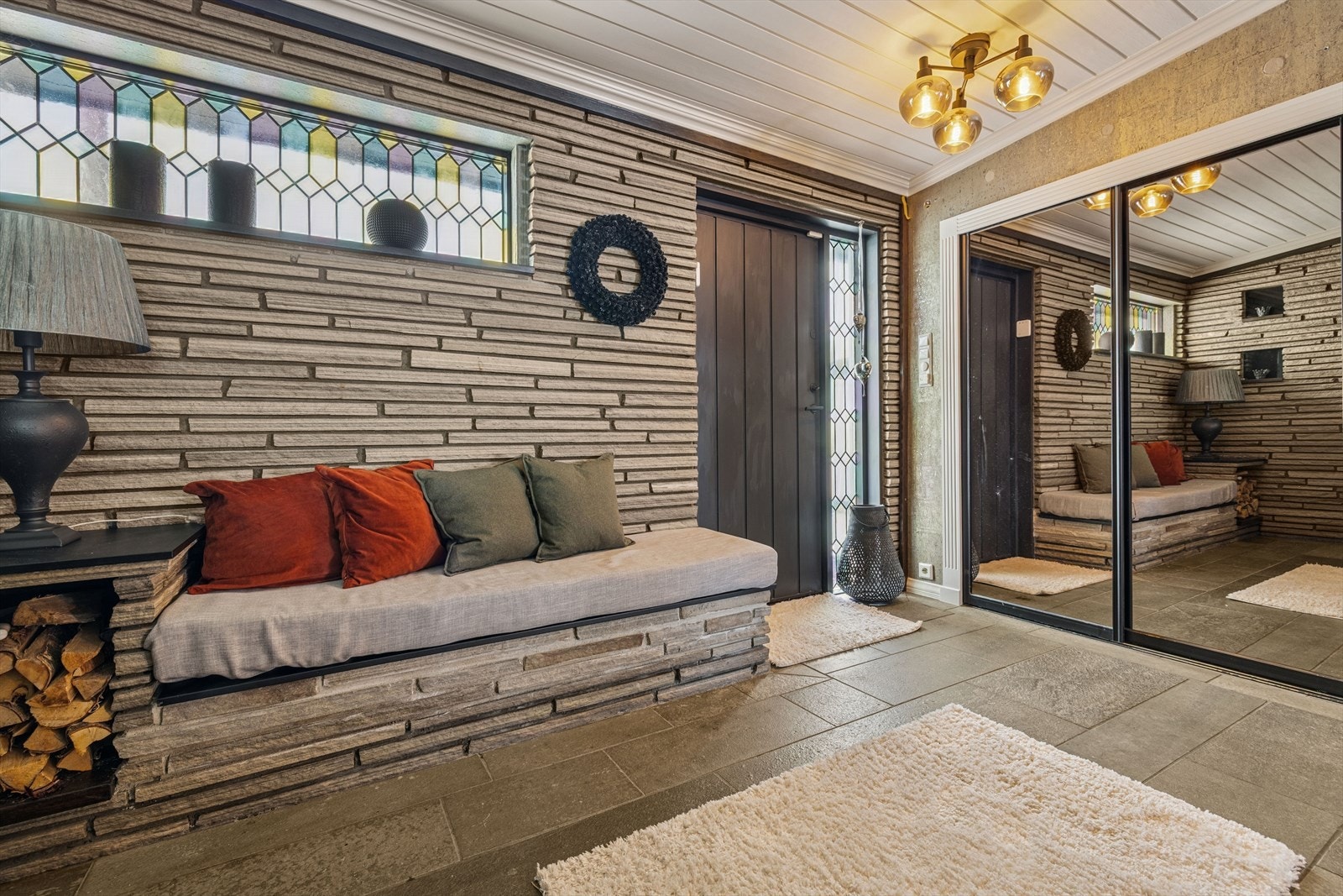 En lun, stor og koselig hall ønsker deg velkommen inn. Galleribilde