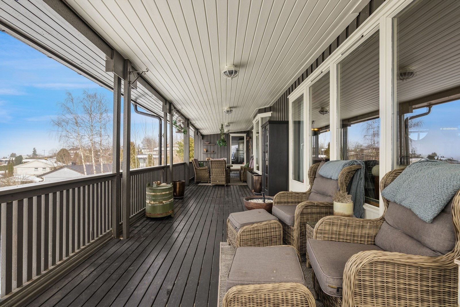 Terrassen er det perfekte stedet for å slappe av etter en lang dag med en god bok. Galleribilde