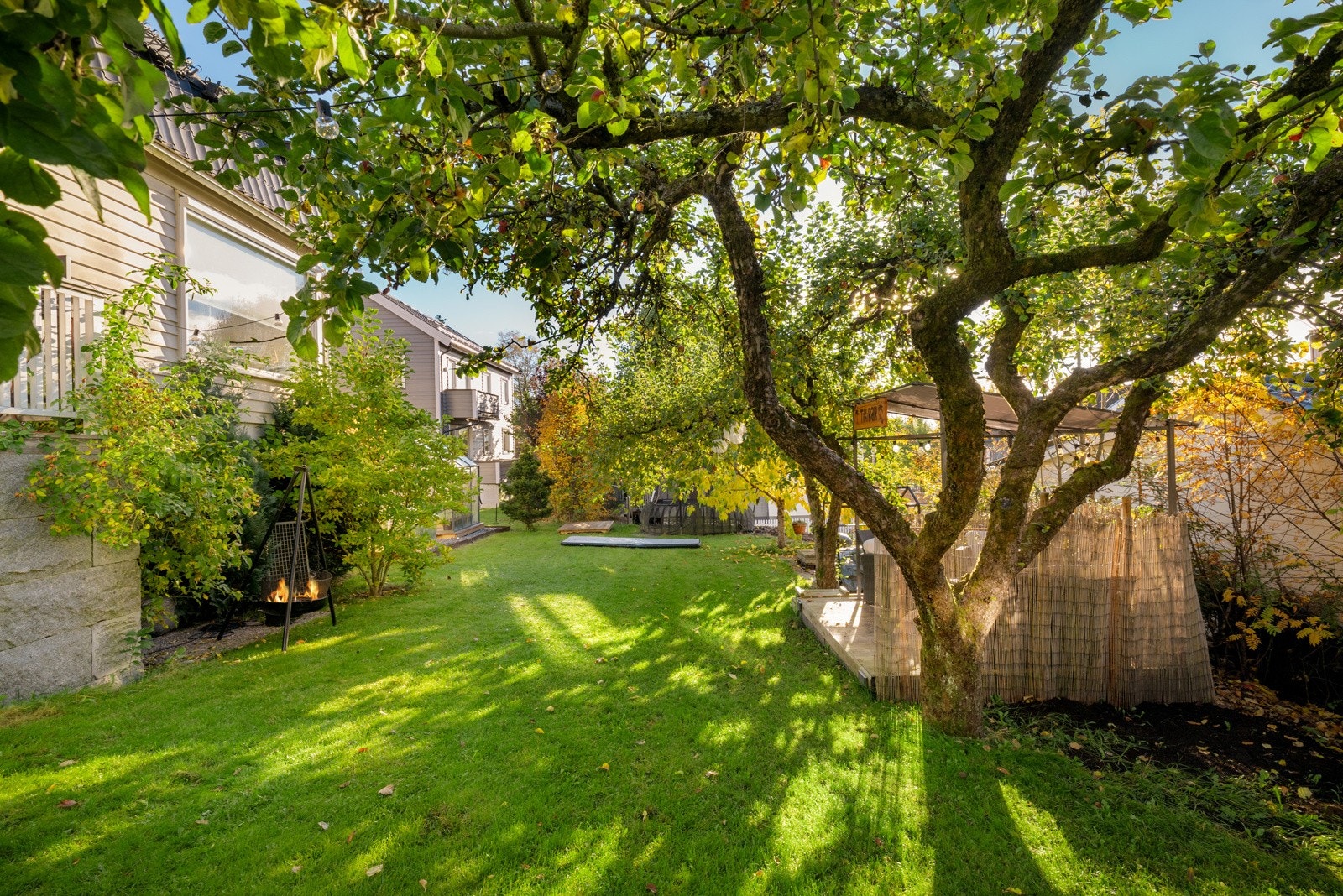 Frodig og pent opparbeidet hage av god størrelse. Galleribilde