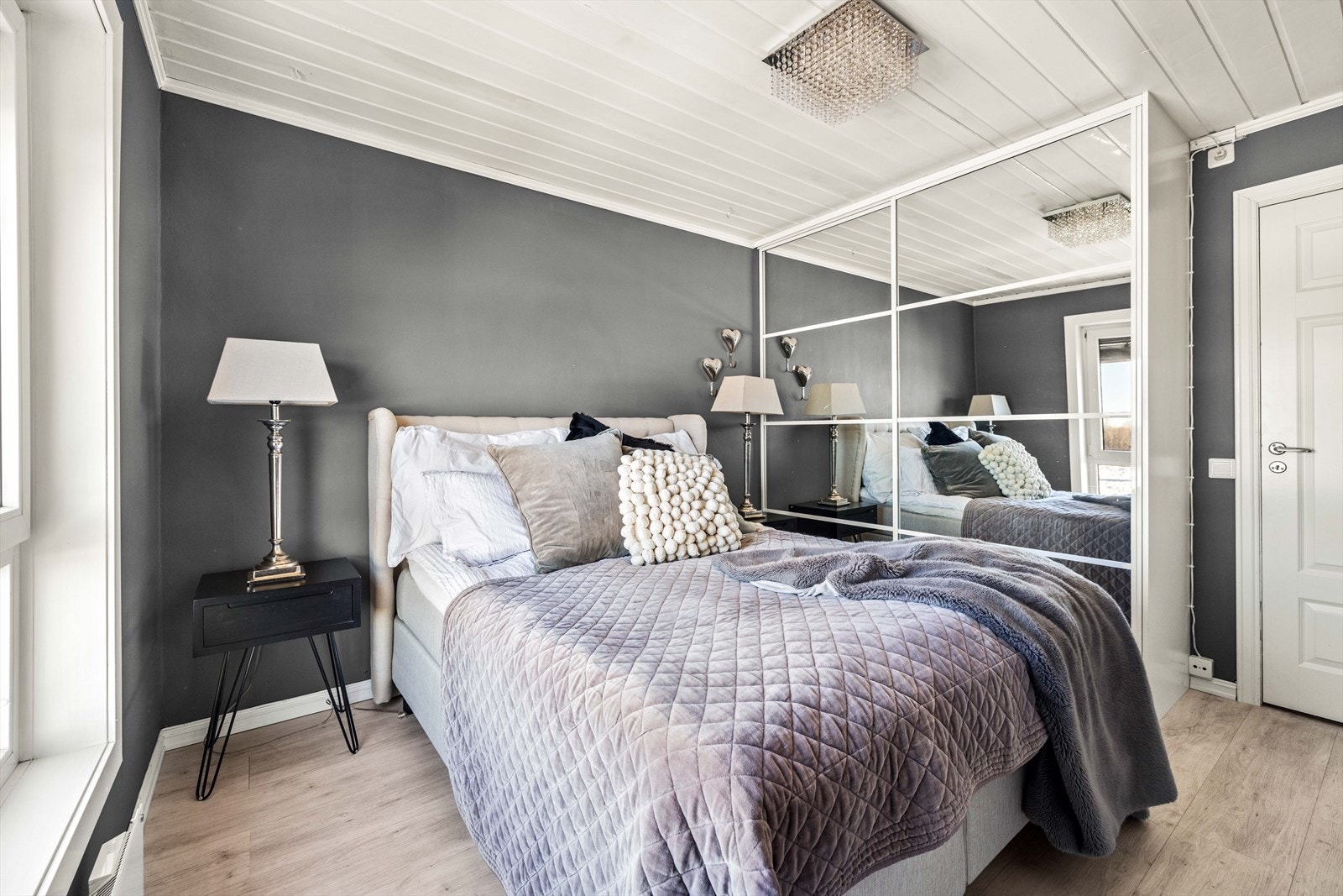 Alle rommene er malt i rolige farger. Galleribilde