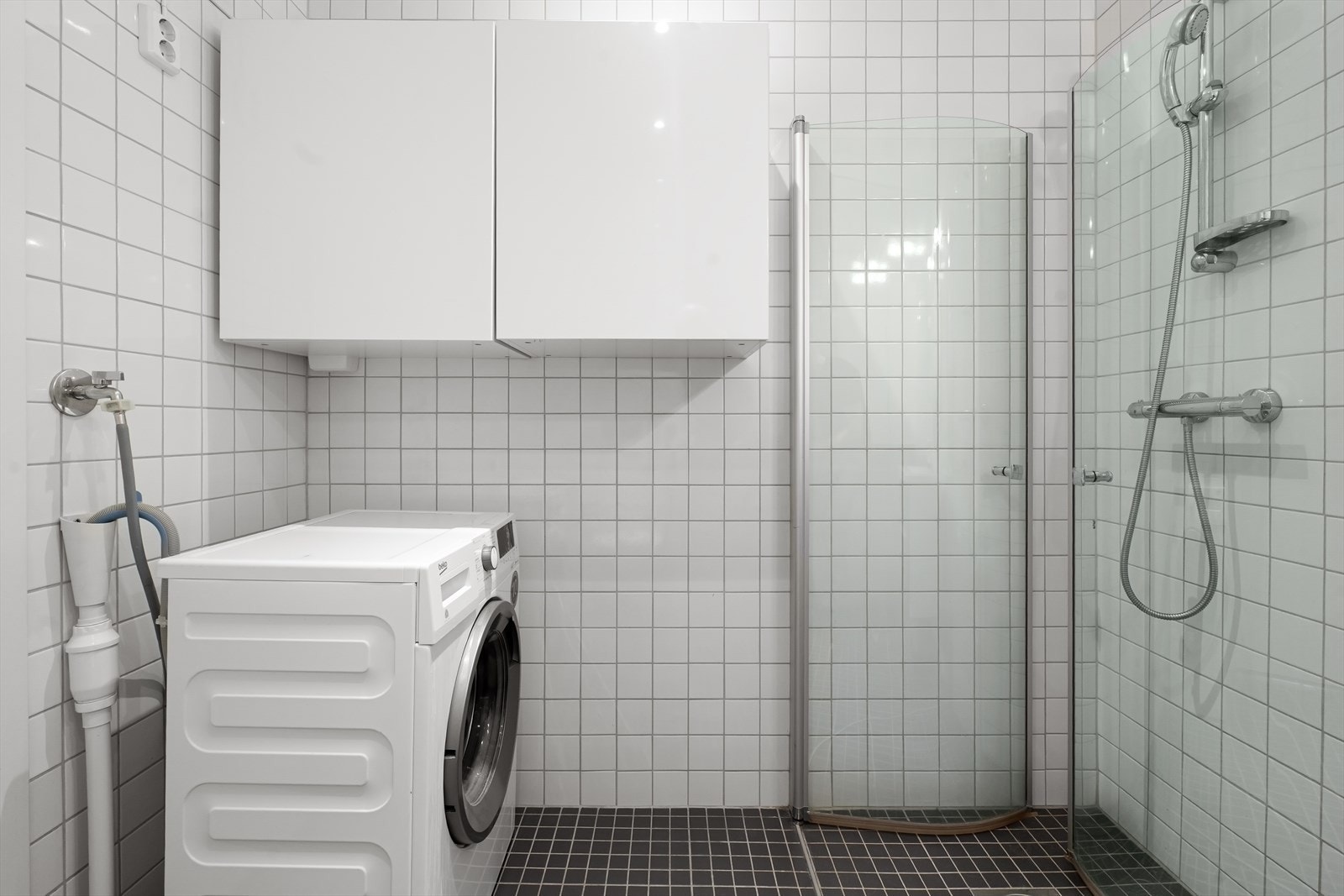 Bad 2 har opplegg og plass for vaskemaskin Galleribilde