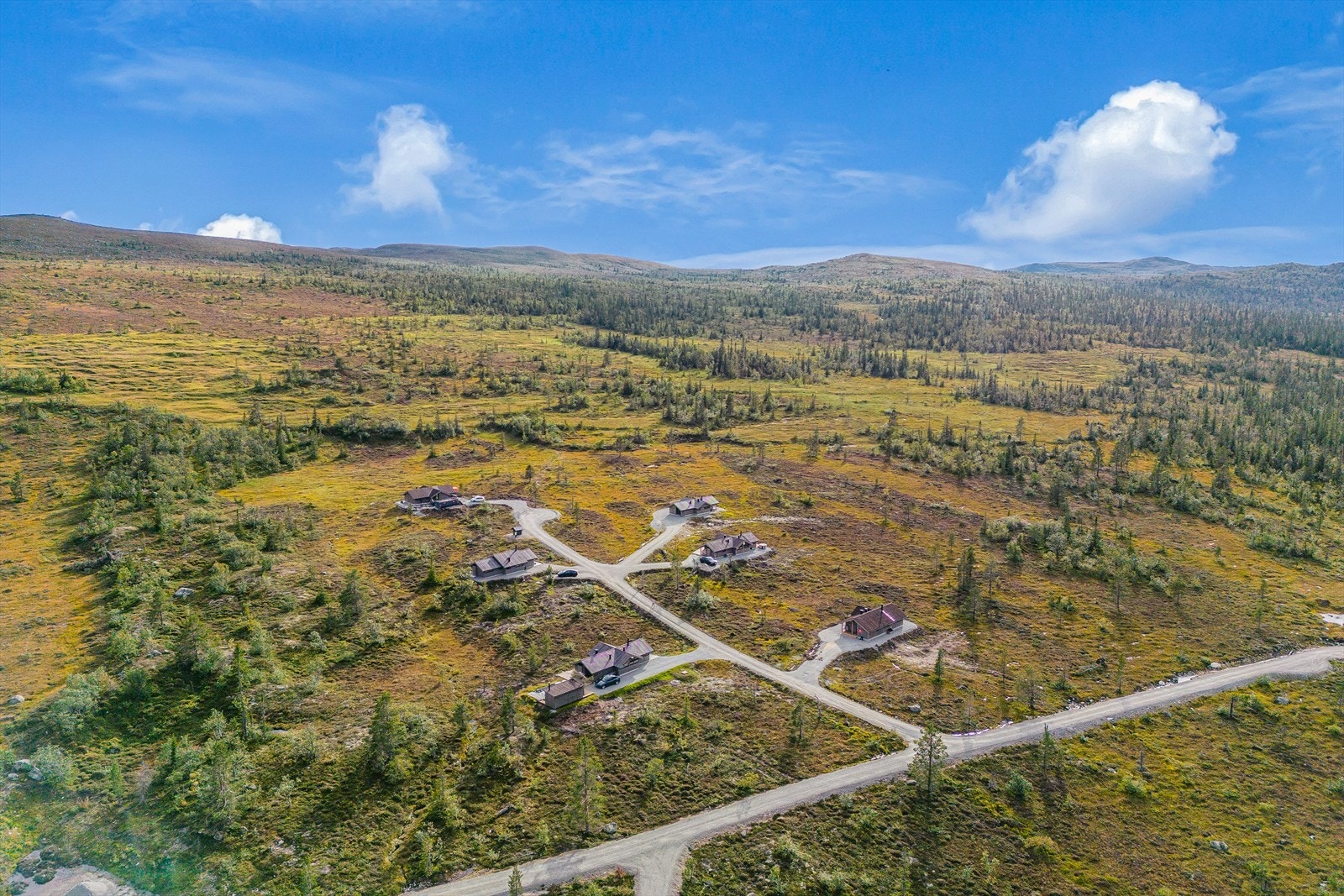 Bygda kan by mange vakre områder som Søbekkseter/Hellsenningen, Teinvassåsen/Reset, Vassfaret og Muggedalen- alle med flott natur, godt egnet for korte og lengre turer. Galleribilde