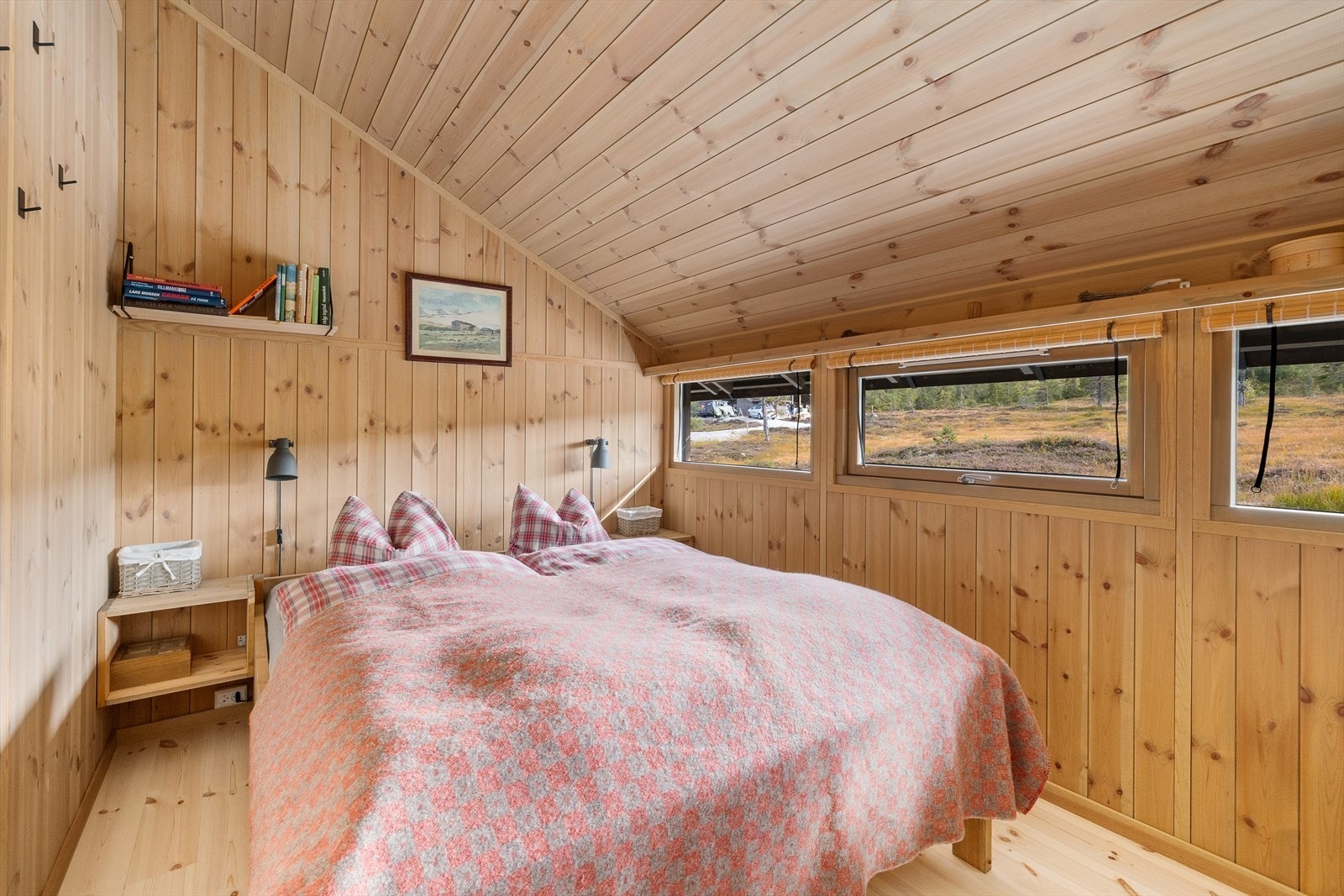 Hytta har to koselige soverom med plass til familien. Galleribilde