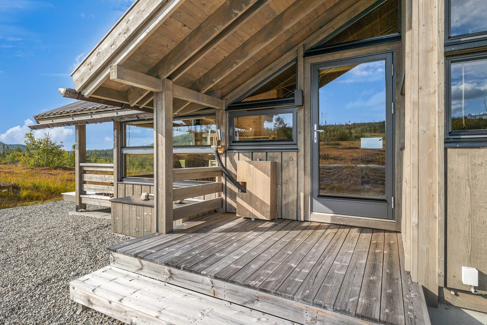 Her er det mulighet for flere hyggelige uteplasser, enten du vil ha sol eller skygge. Galleribilde