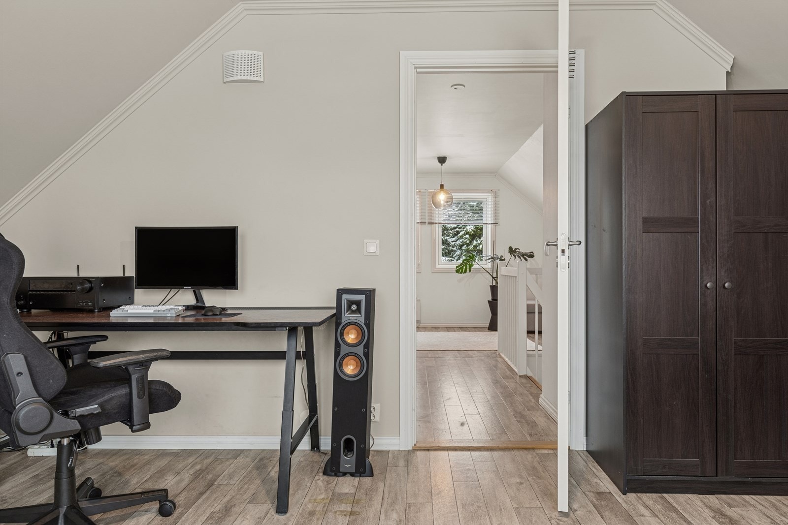 Soverommene kan enkelt tilpasses ulike behov, enten du ønsker kontor, gjesterom eller barnerom, gir planløsningen stor fleksibilitet. Galleribilde