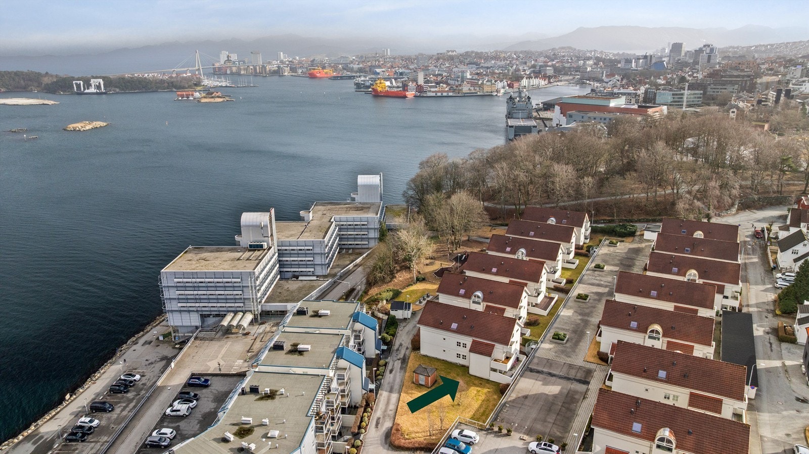 Umiddelbar nærhet til Stavanger sentrum og Bjergstedparken. Her kan man spasere inn til byen blant annet gjennom parken eller ved sjøen. Galleribilde