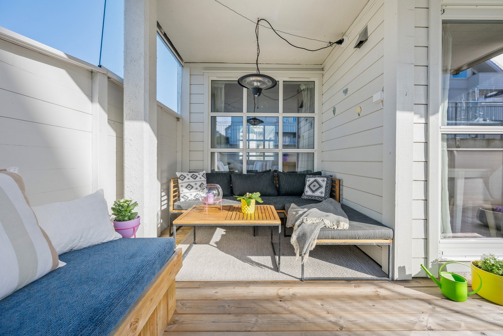 Fin, lun og overbygget terrasse. Galleribilde