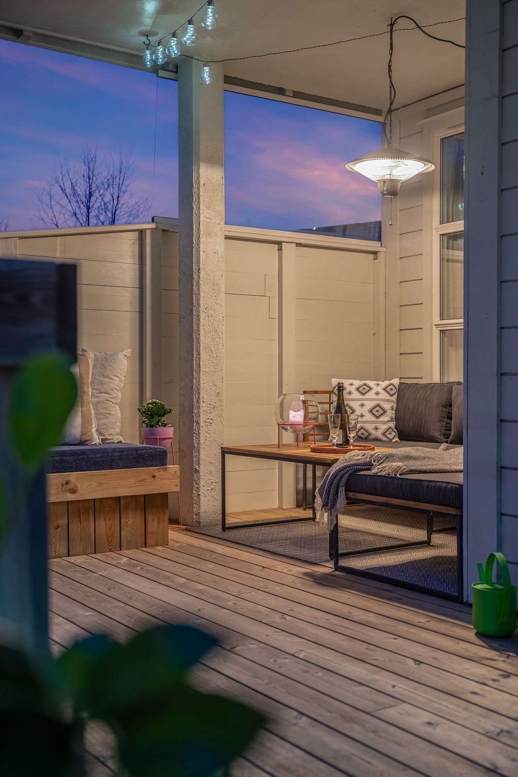 Overbygget terrasse. Glassvindu plassert på levegg mot nord. Galleribilde