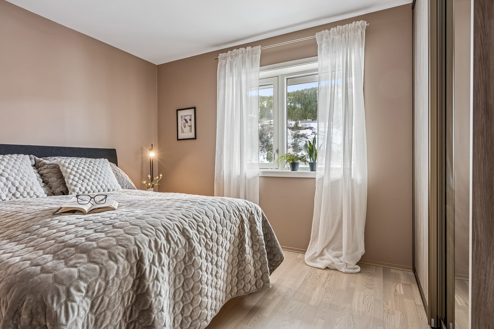 Soverom 1 av (3) Galleribilde