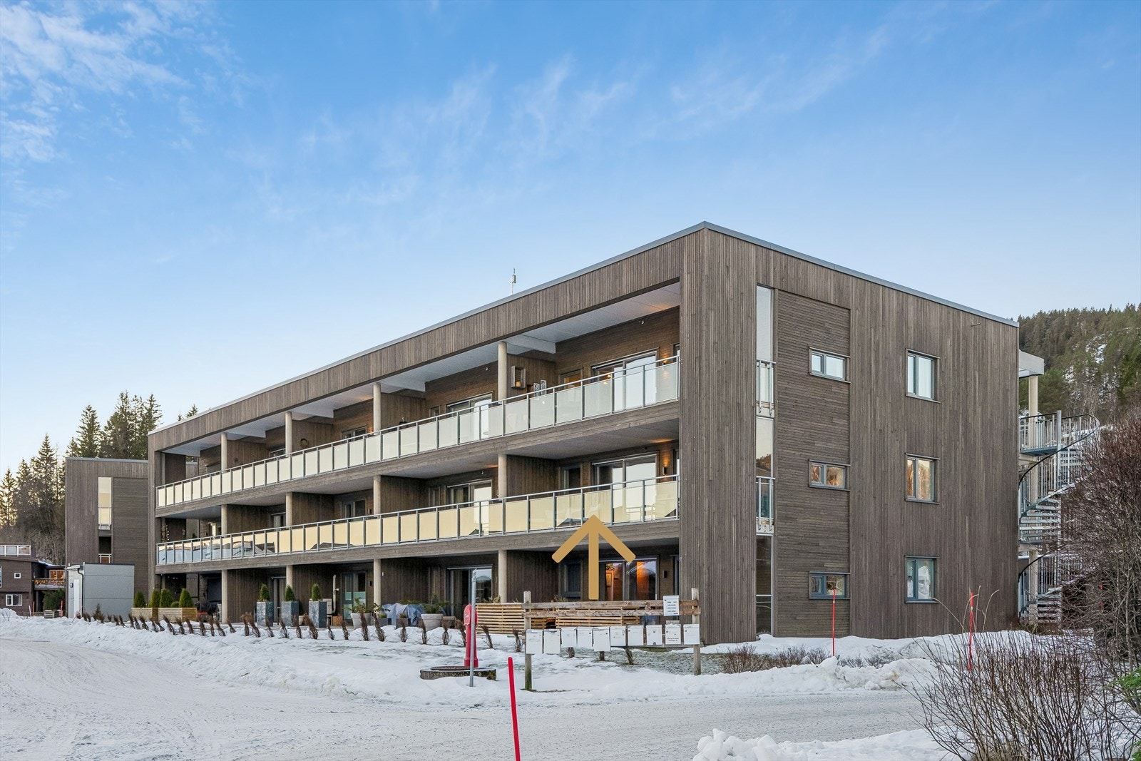 Sentralt, men rolig og tilbaketrukket med småbåthavna som nærmeste "nabo " Galleribilde