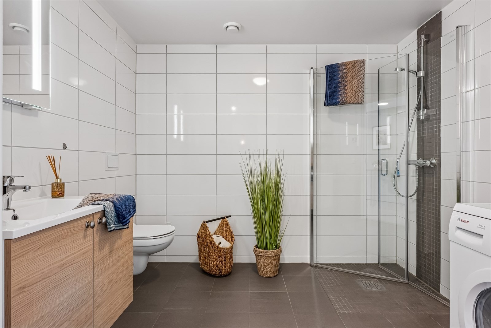 Oppvarming og varmtvann er inkludert i felleskostnadene a konto kr 768,- Galleribilde