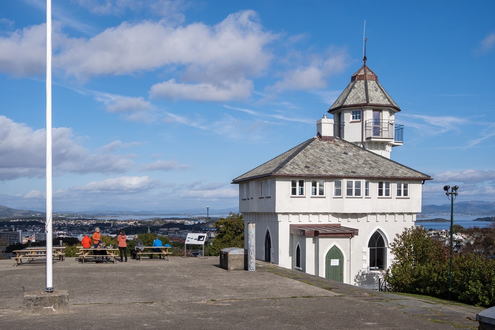 Boligen ligger like i nærheten av Vålandstårnet, ett av byens beste utkikkspunkter Galleribilde