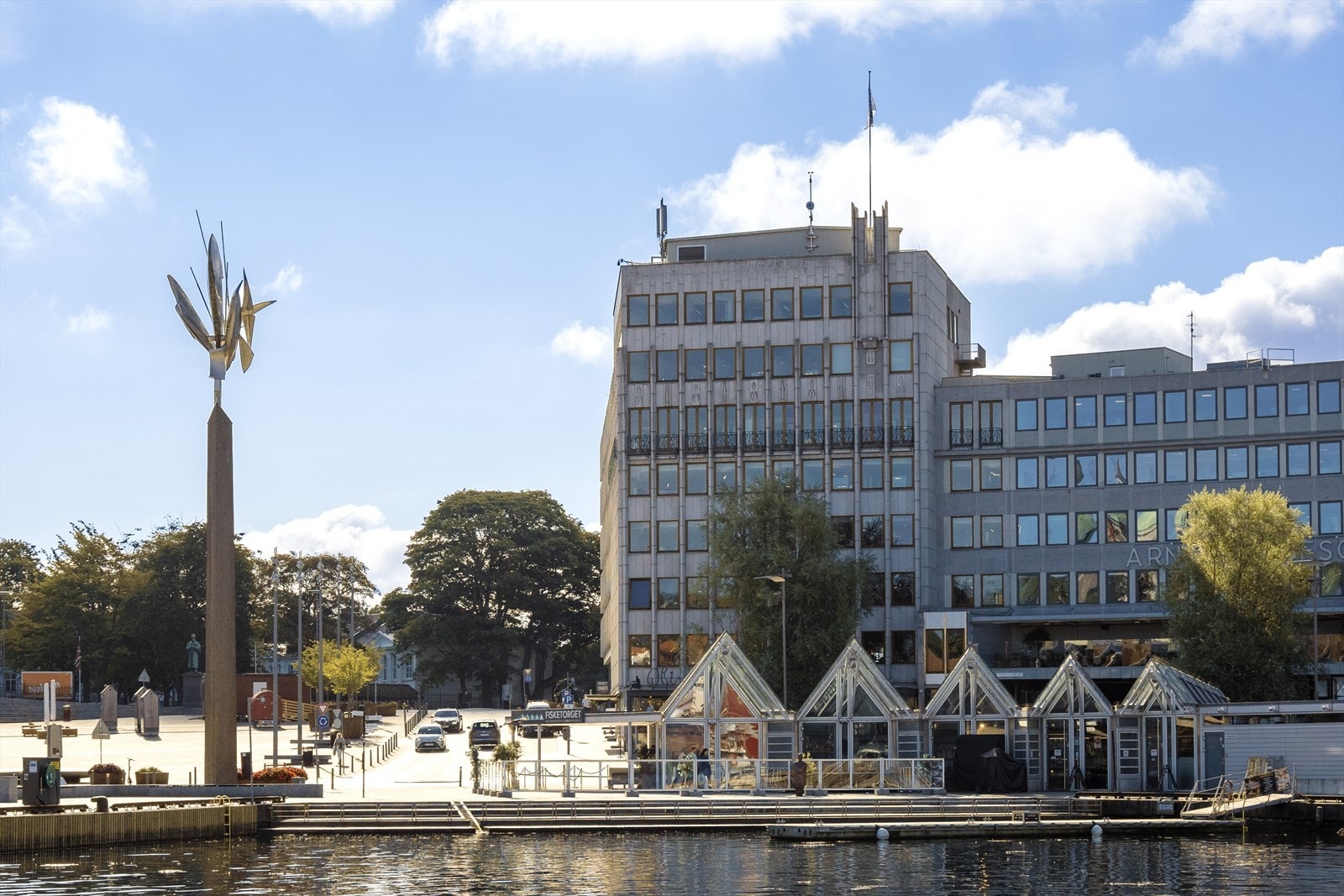 Sentrum kan by på et rikt kulturliv, en rekke restauranter, uteliv og gode shoppingmuligheter Galleribilde