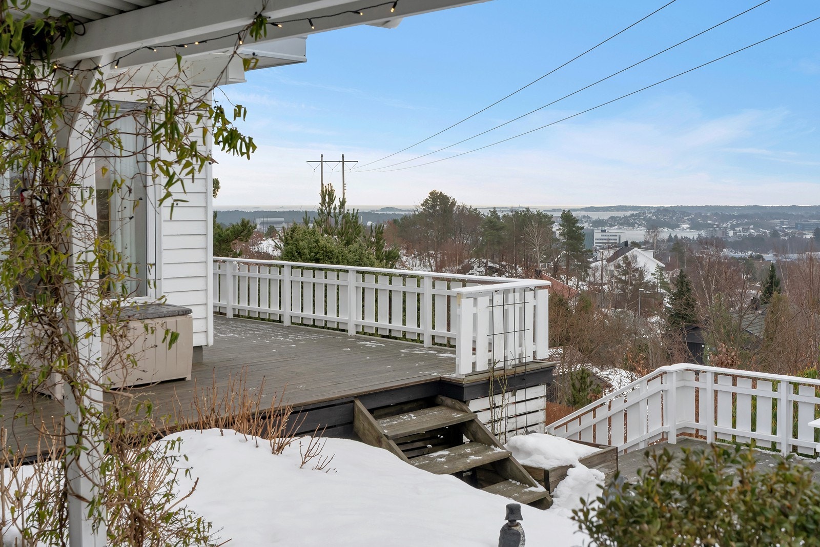På verandaen er det fantastiske solforhold og helt rå utsikt! Galleribilde