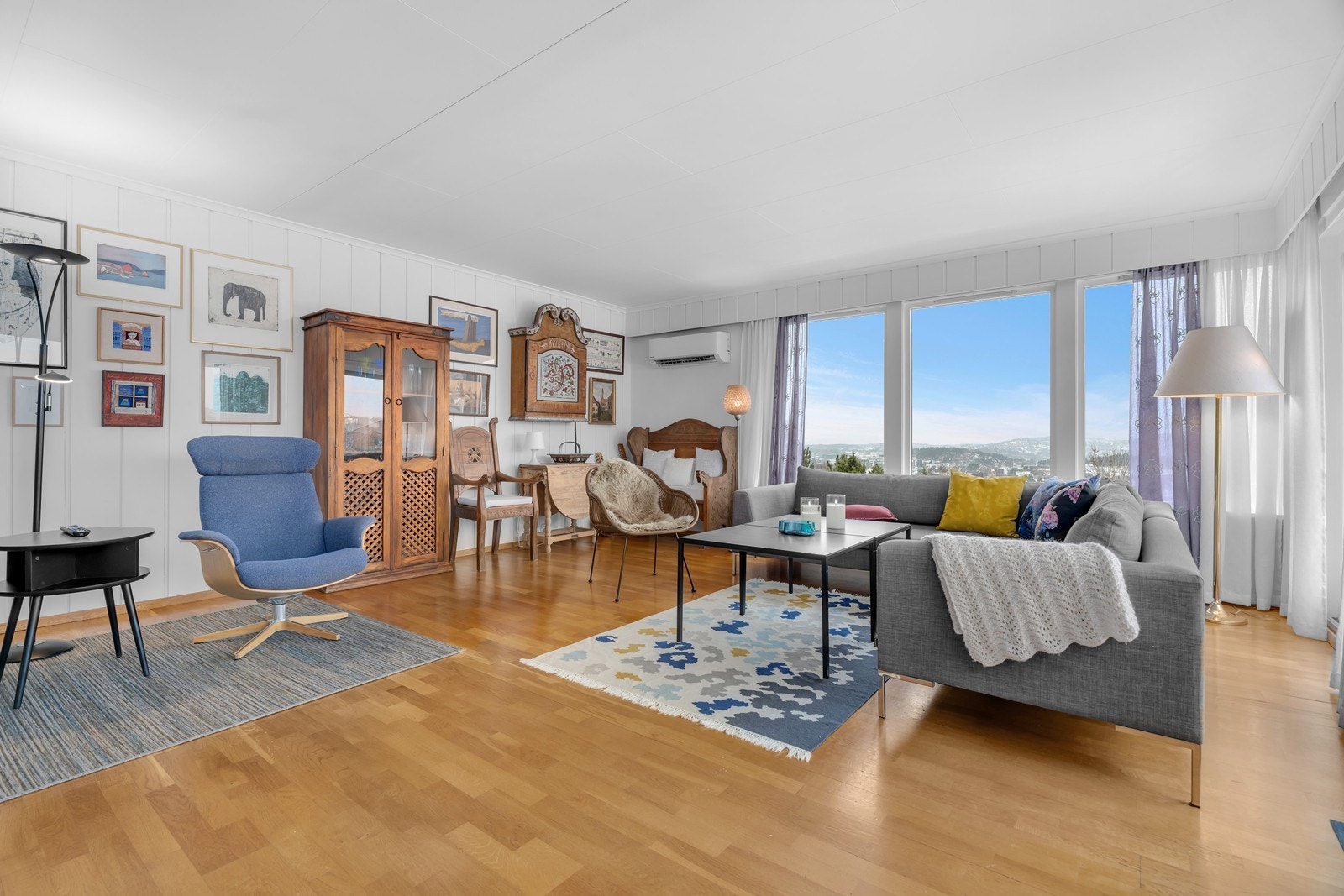 I stuen er det god plass til sofagrupper og andre møbler. Galleribilde