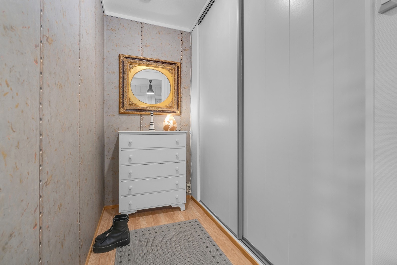 I gangen er det godt med skapplass for oppbevaring av yttertøy. Galleribilde