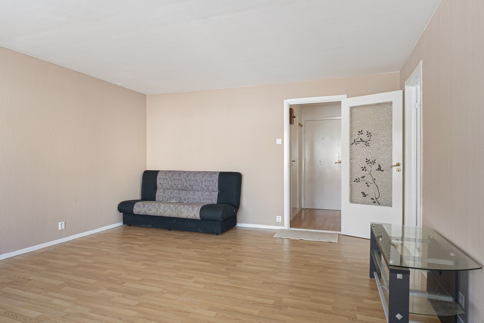 Plass til både sofa og spisegruppe. Galleribilde