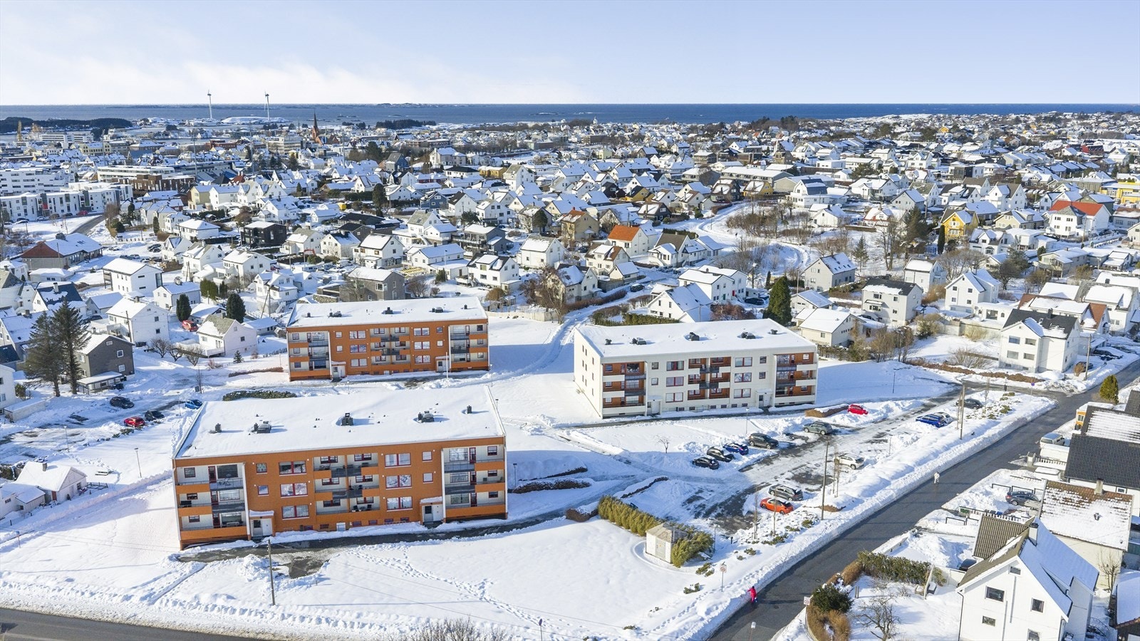 Borettslagets fellestomt er opparbeidet med store, herlige grøntarealer. Galleribilde