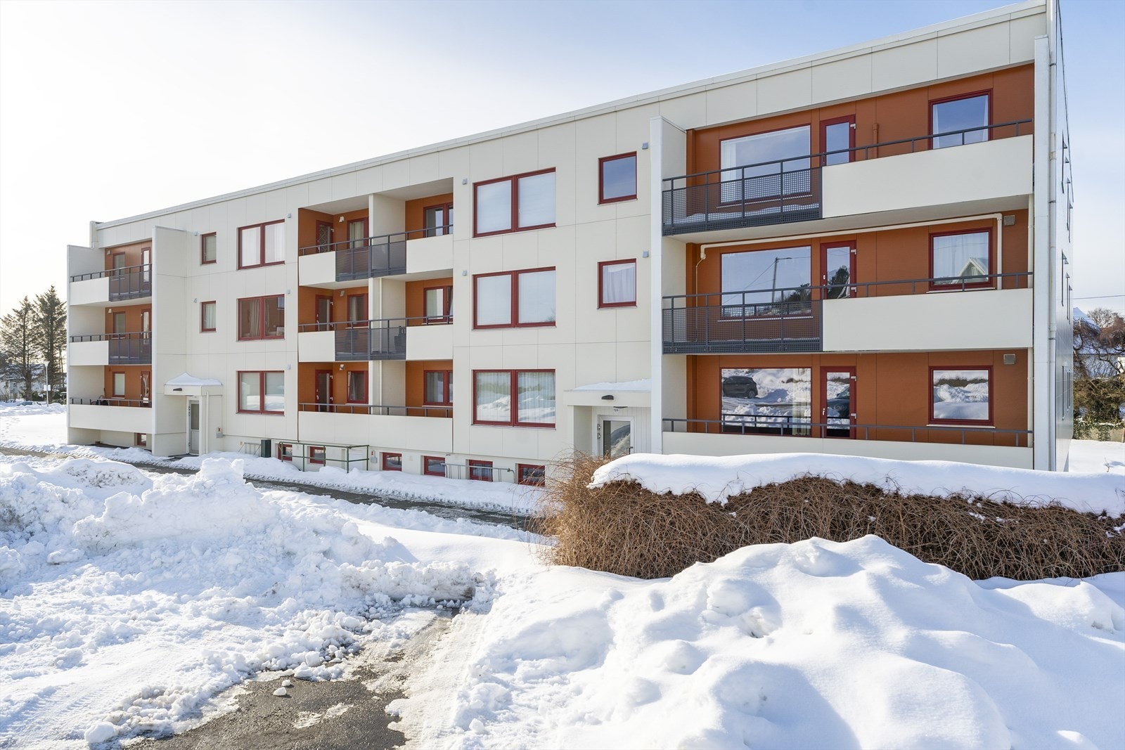 Leiligheten disponerer 1 parkeringsplass, samt 1 bod i kjelleren. Galleribilde