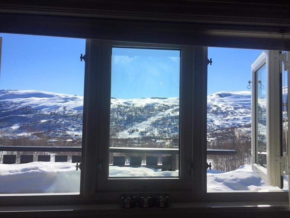 Utsikt fra Stuevindu mot Filefjell og alpinanelgg Galleribilde