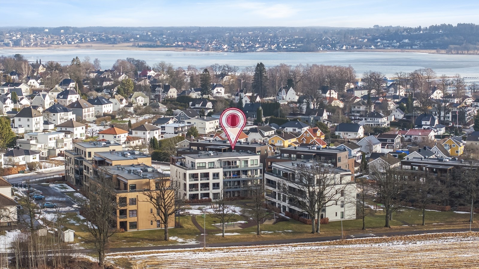 Velkommen til Holmenveien 18F, Presentert av Aktiv Eiendomsmegling v/ André Norrøne Volla. Foto: Fotograf Magik. Galleribilde