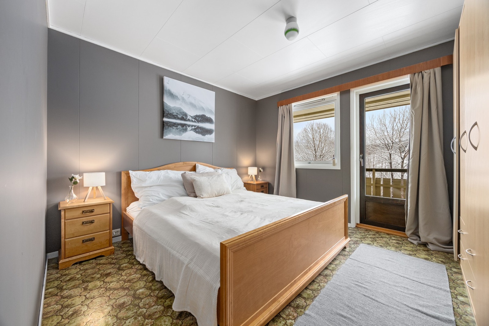 Soverom - 11,5 kvm. God plass til seng, garderobe og nattbord. Galleribilde