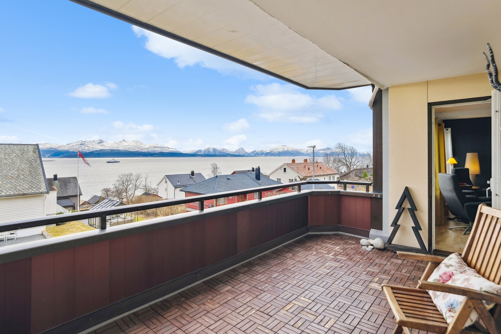 Balkongen er overbygd og romslig Galleribilde