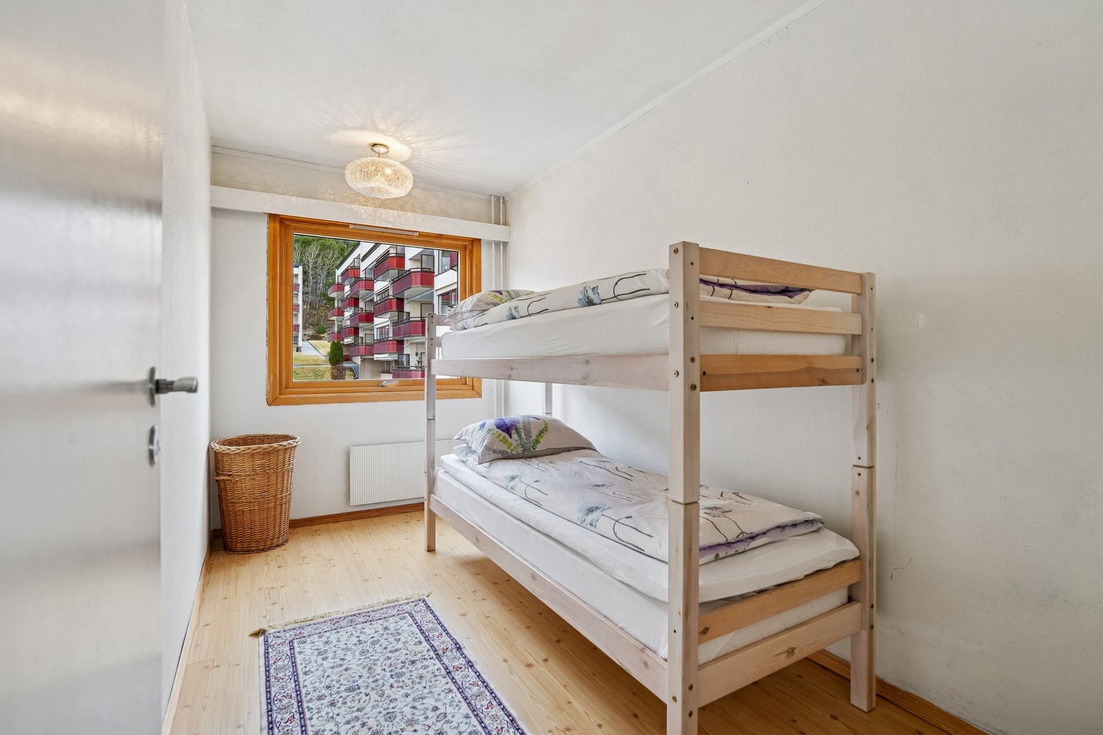 Soverom 2Det er garderobeskap på alle soverom Galleribilde