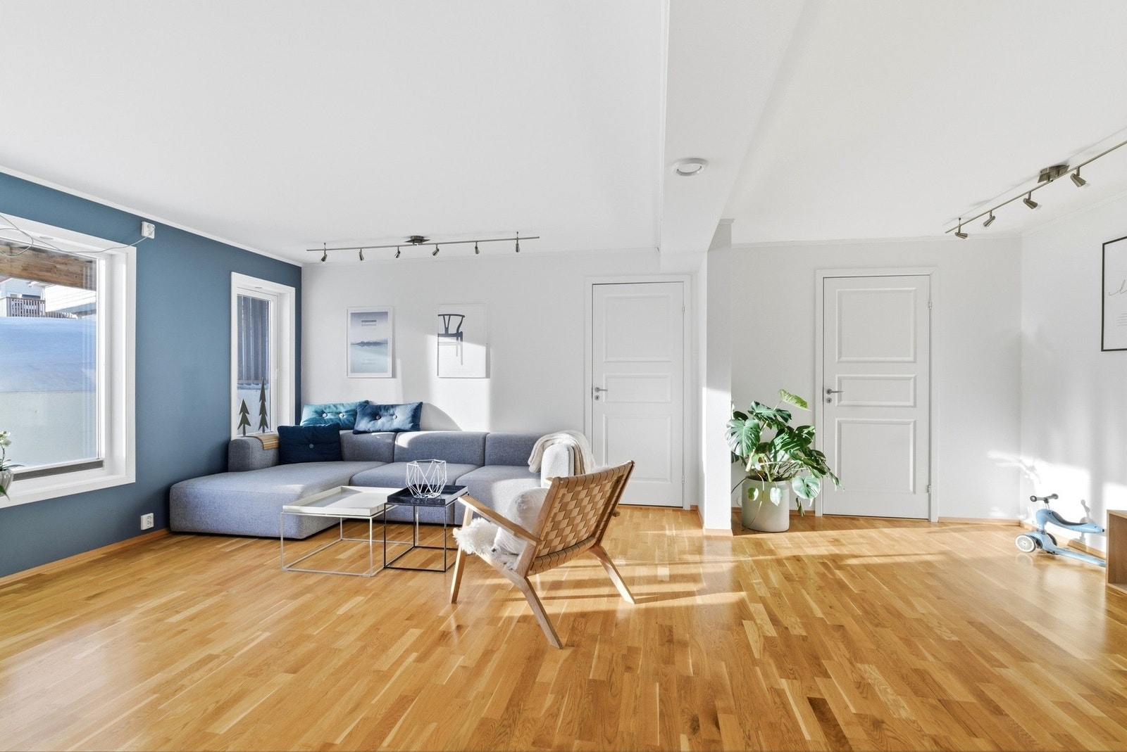 Inngang til bad og ett soverom fra stue 1. Galleribilde