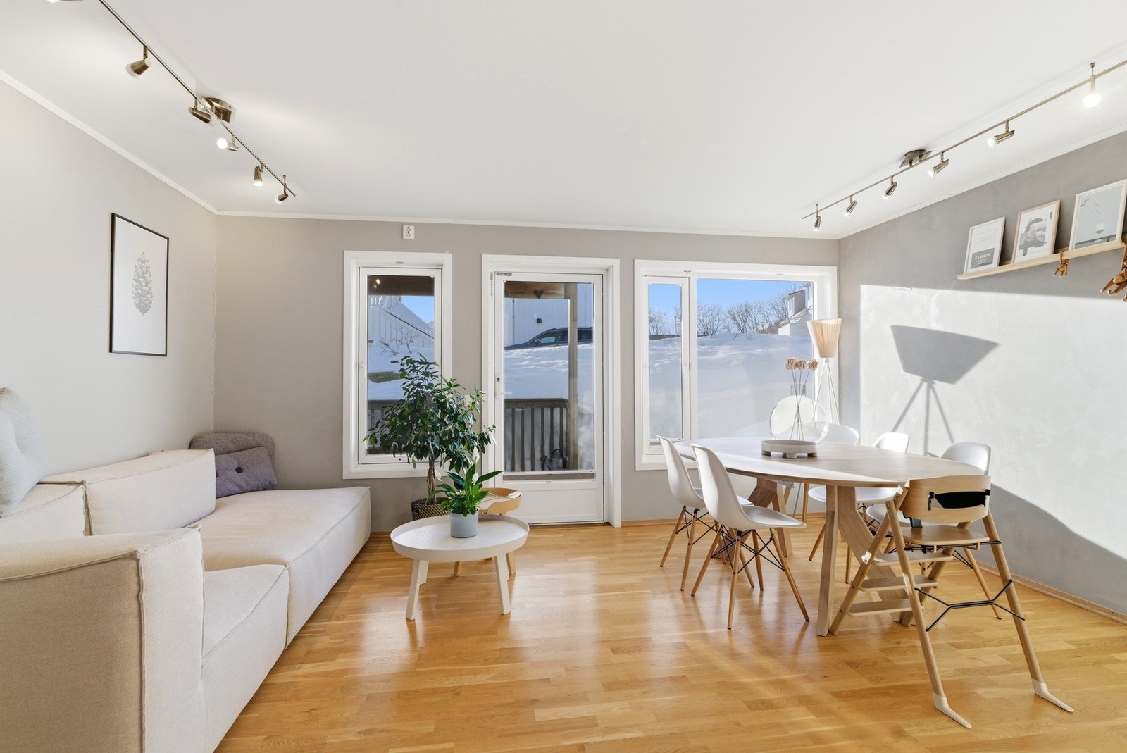 Utgang til terrassen fra stue 2. Galleribilde