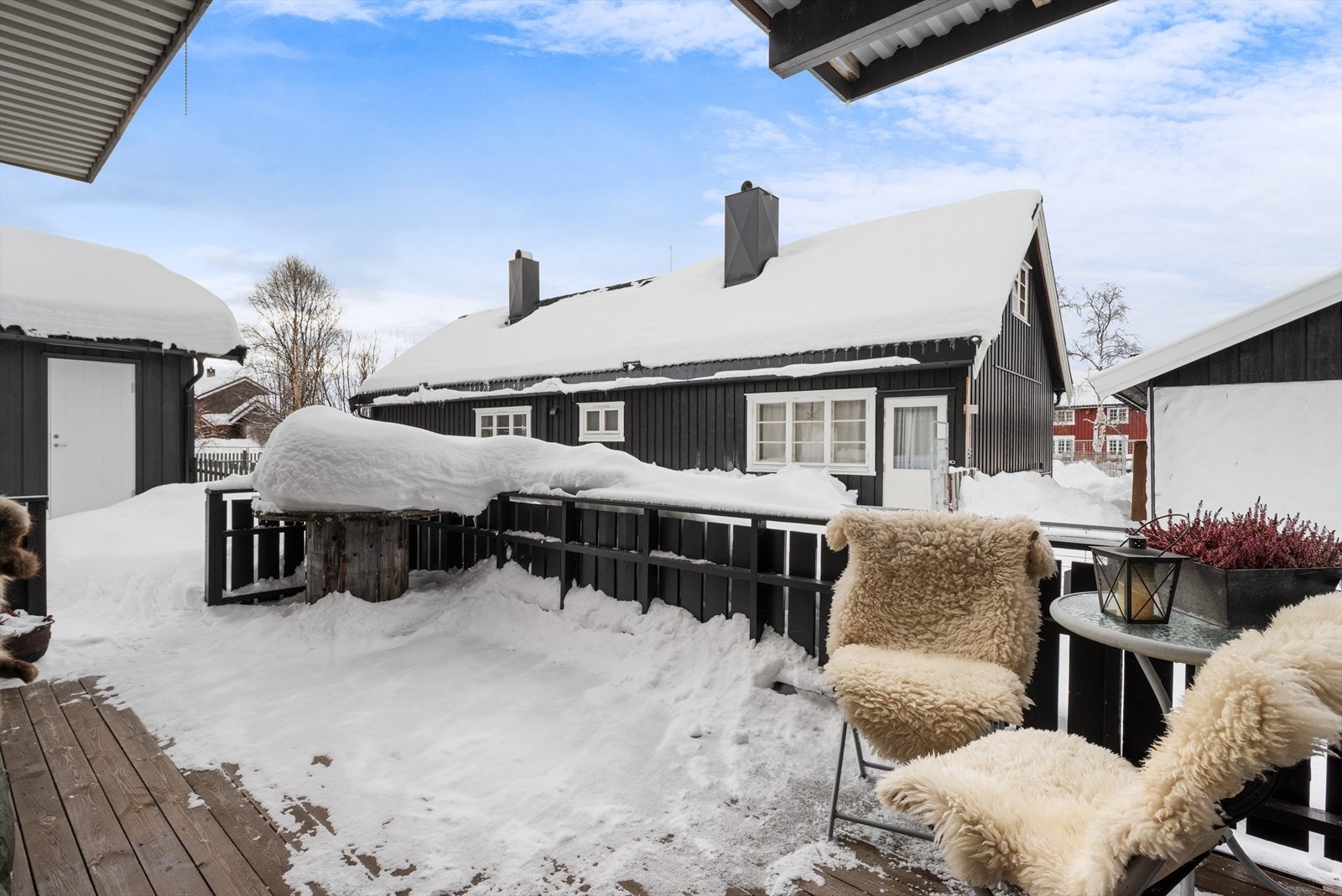 Terrasse på ca 16 kvm med utgang fra stua. Galleribilde